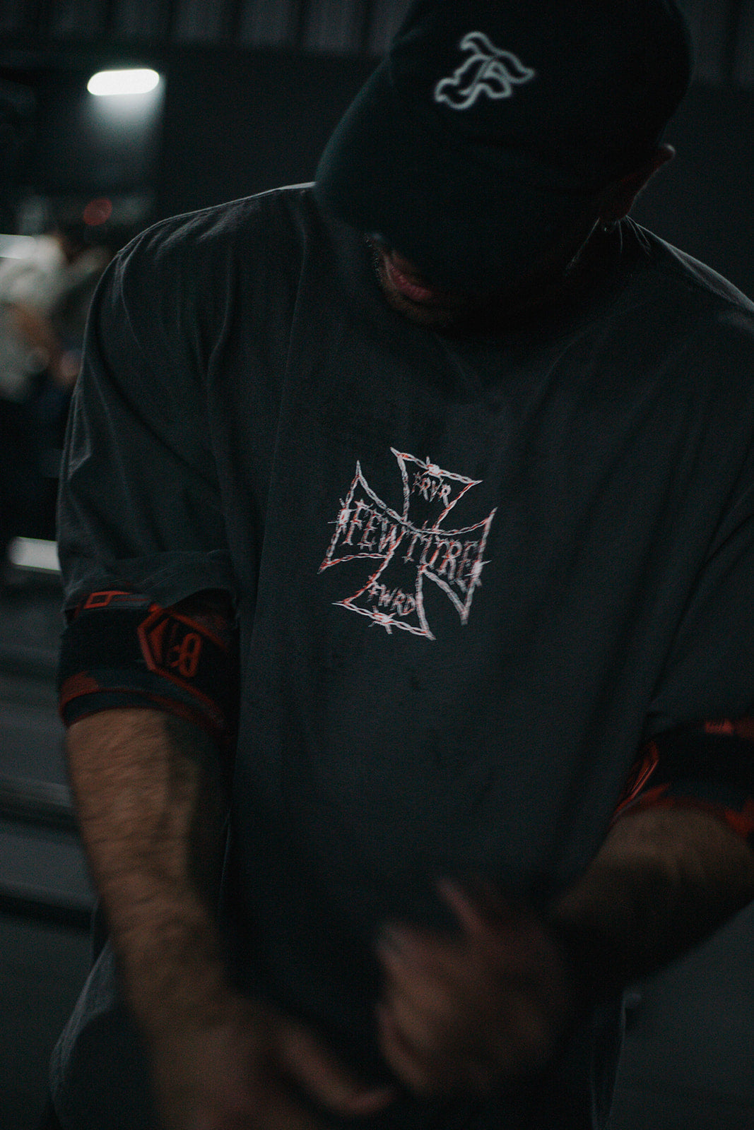 Fewture Chrome Cross Vintage Black Oversized Tee